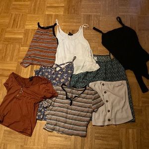 Lot of 8 tank tops/cropped t’s